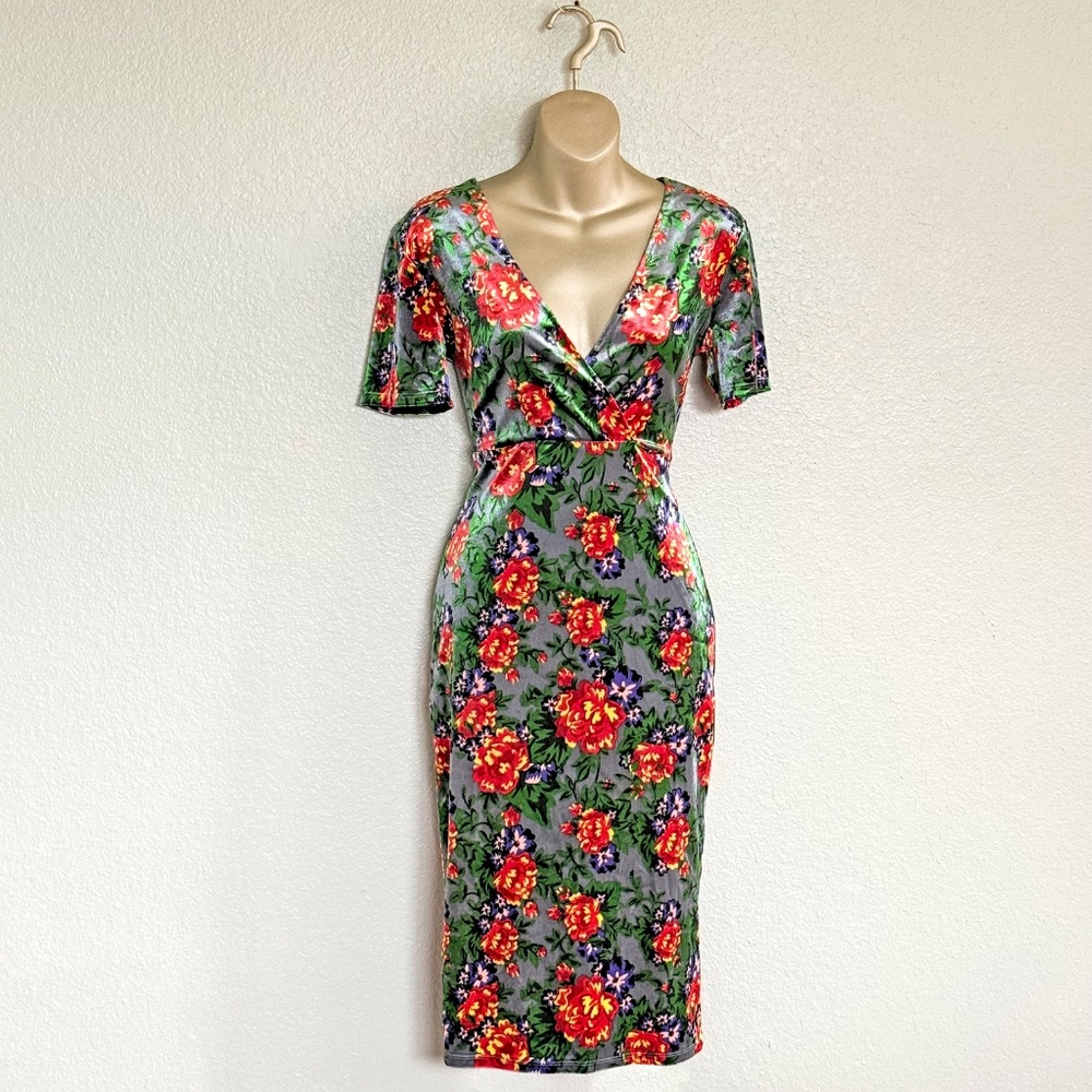 Vintage-Inspired Sexy Vixen Velvet Floral V-Neck Wrap Midi Wiggle Dress | Zara M